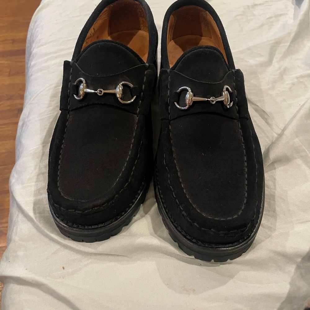 Black Gucci shoe